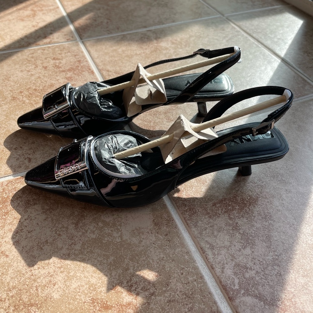 DKNY Womens Naylor Slingback Pointed Toe with Belt Detail - Picture 5 of 8